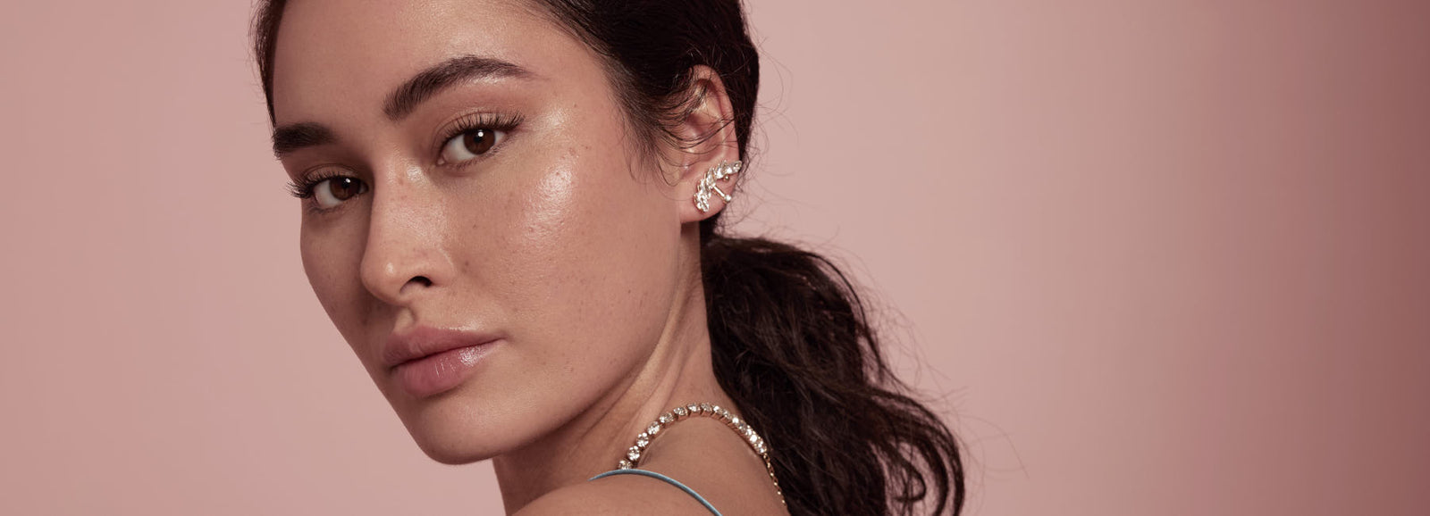 Model photo with pink background